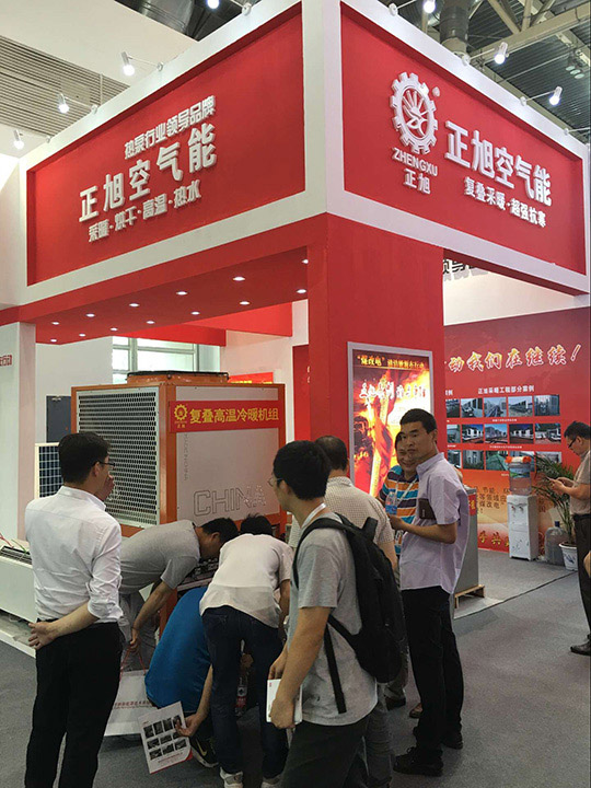 北京暖通展第二天，正旭空氣能展臺(tái)人氣依舊爆棚
